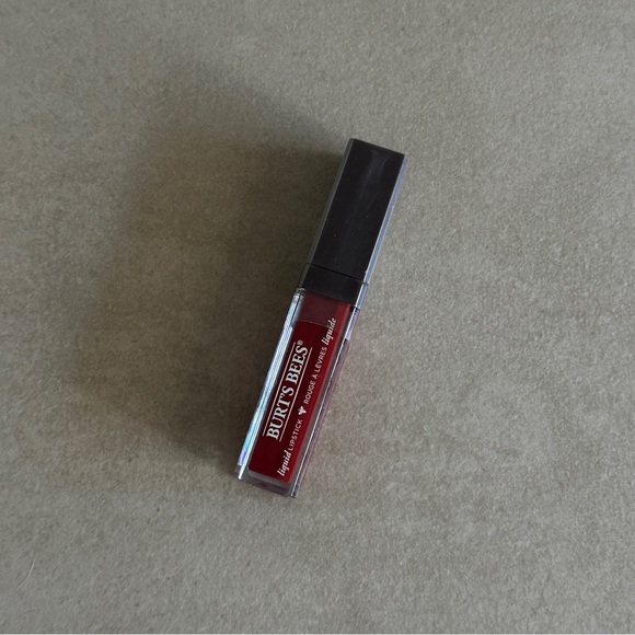 Burt’s Bees Liquid Lipstick - 821 Crimson Water - Picture 1 of 3